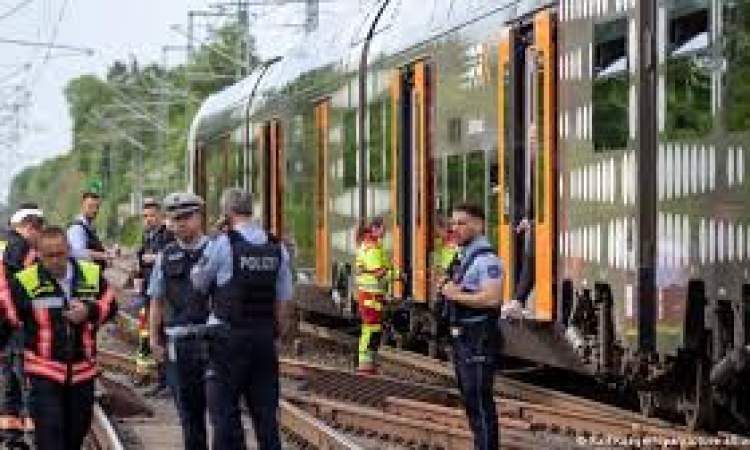 ألمانيا: 6 مصابين بهجوم على قطار 